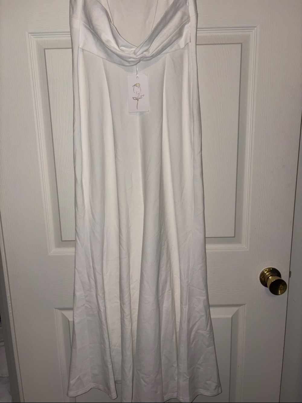Elegant White Maxi Dress - Classic Sleeveless Silhouette - Picture 5 of 7